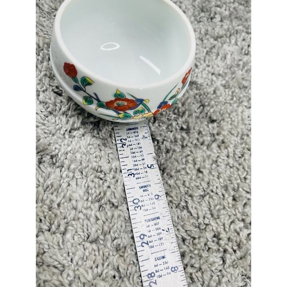 Arita Ware Flower Pattern Ceramic Bowl with Lid Japanese Home Decoration - Picture 7 of 9